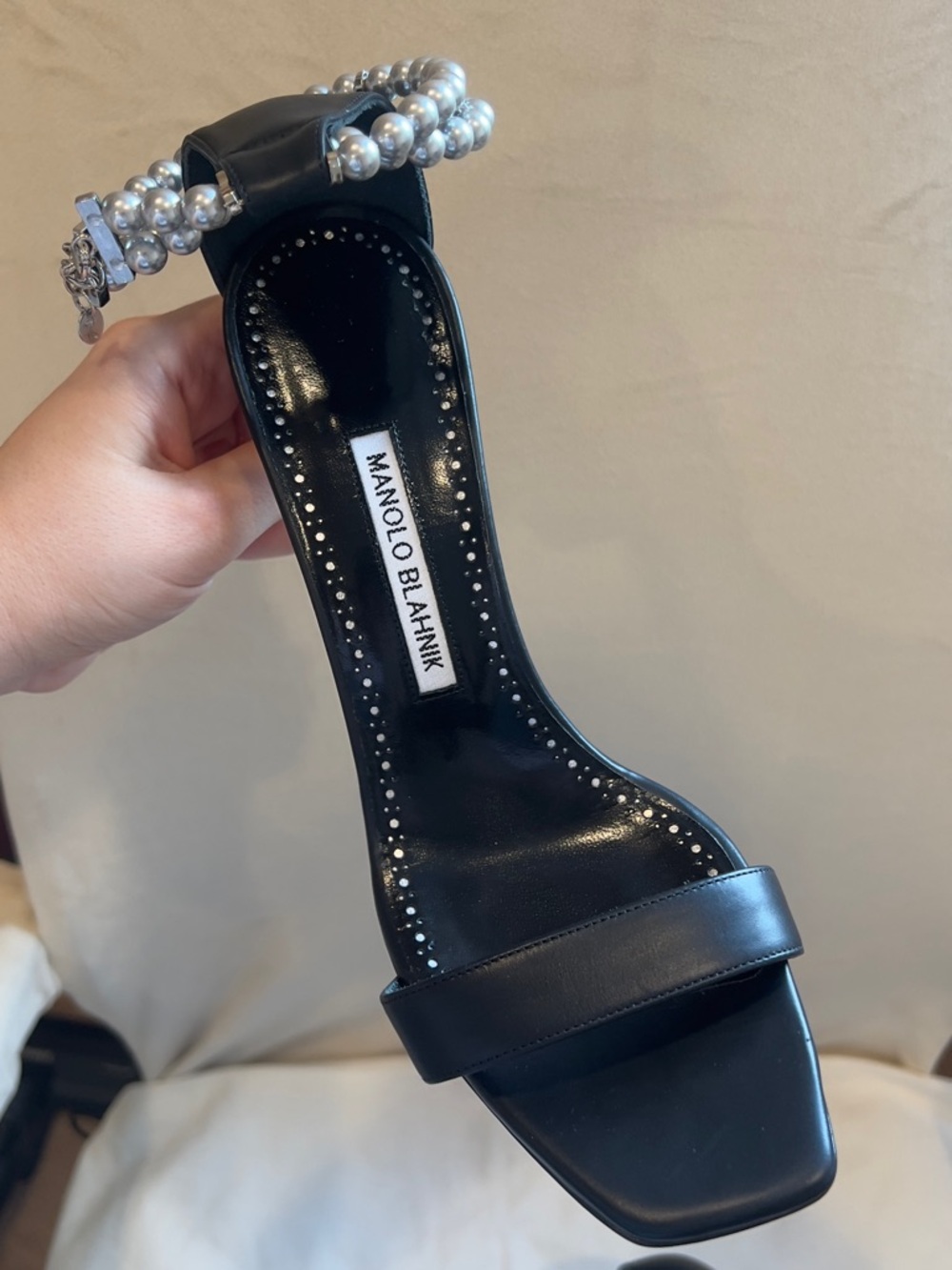 MANOLO BLAHNIK Charona Calfskin Pearly-Bracelet Sandals SIZE 38, 7.5 - Picture 6 of 6